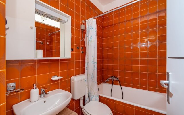 Room in Guest Room - Cozy Room Near Beach L