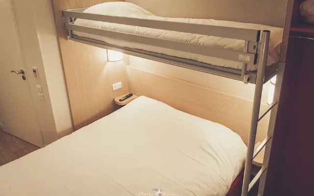 B&B Lyon Est Aeroport St Quentin Fallavie