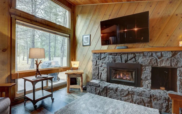 7 Approach Classic Home with Private Hot Tub and BBQ on the Deck by RedAwning