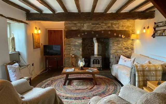 Idlewild Animal Sanctuary Farmhouse Stay - Charity