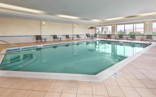 Hampton Inn & Suites Cleveland-Beachwood