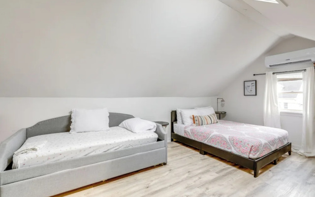 Walk to Campus & Palmer Square: Dtwn Townhome