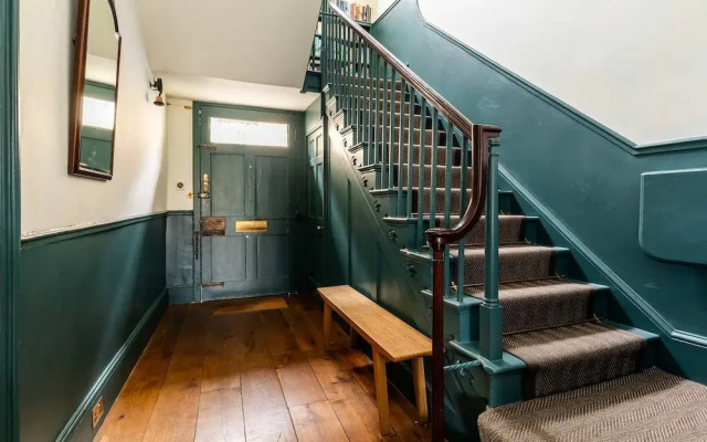 Grand Georgian Townhouse With Garden