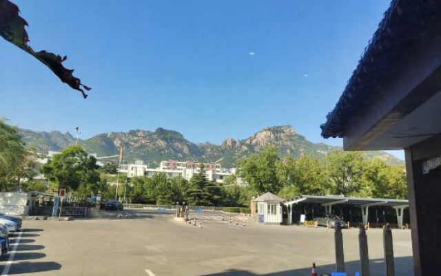 Tai'an Mingzuo Santai Theme Hotel (Taishan Scenic Area)