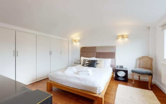 Short let - Penthouse Apartment With West-facing Terrace
