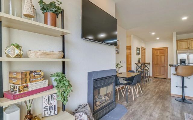 Winter Park Condo w/ Balcony & Mtn Views!