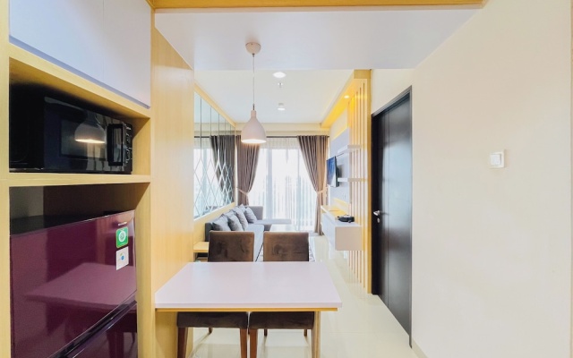Neat Warm Wooden Tone 1Br At Patraland Amarta Apartment – Guest Rooms – Sleman