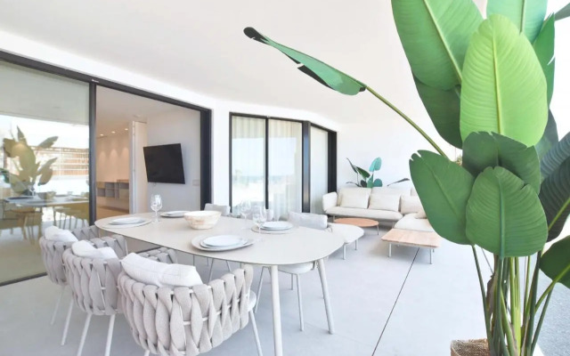 Infinity 0-3 LUXE PARTIAL SEA VIEW 2B