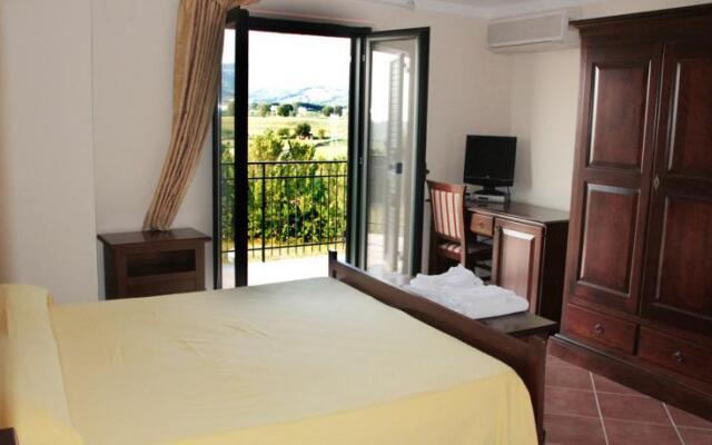 San Nicola il sole Counrty House