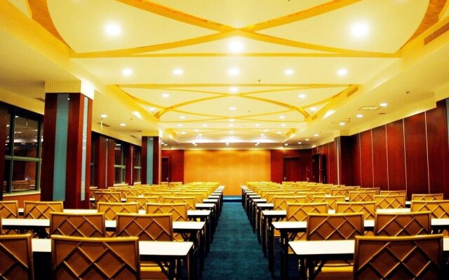 Crown Garden Hotel