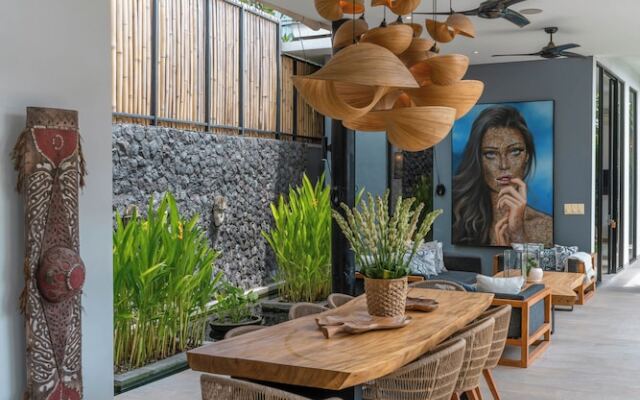 Villa Vida Mira - Elegant 4BR Beachside Villa in Canggu