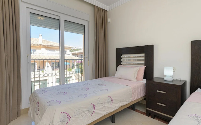 Villa Riviera in Urbanizaci n Riviera Sol