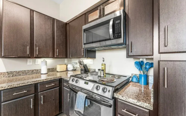 Fun Soco 1BR King Suite w Gympickleballlaundry