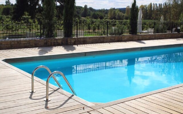 Holiday apartments at the courtyard of French château