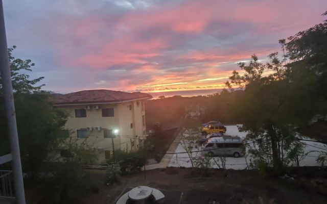 Villa Teresita - Coco Hilltop Sunset