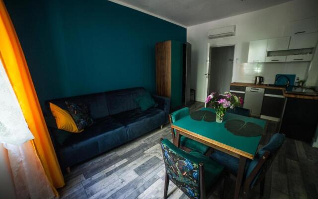 Lawendowo- sauna jacuzzi domki w ogrodzie i apartamenty w kamienicy