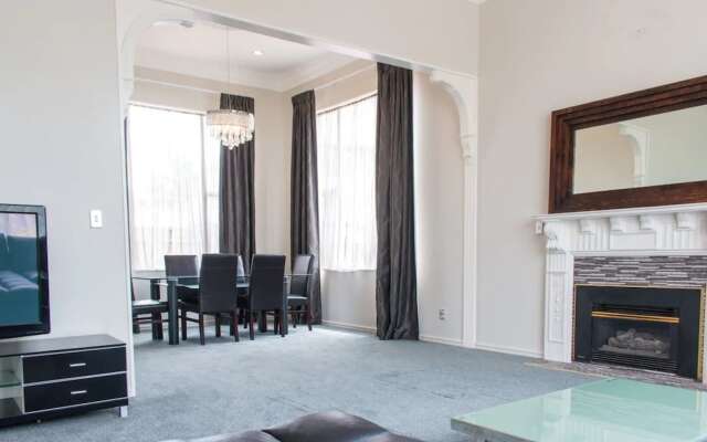 Elegant 6 Bedroom Home in East Auckland