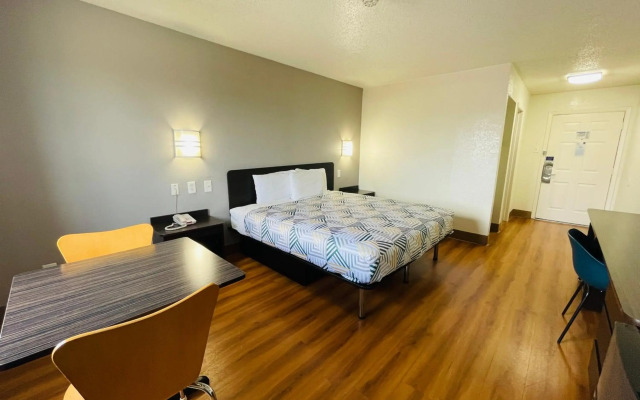 Motel 6 Duncanville, TX - Dallas