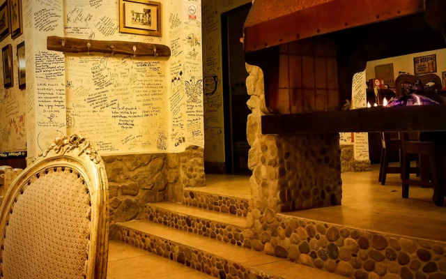Lizzy Wasi Urubamba