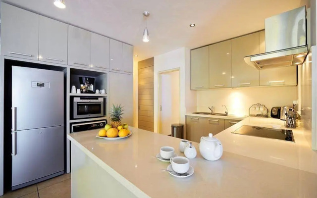 Bon Azur Elegant Suites & Penthouses by Lov