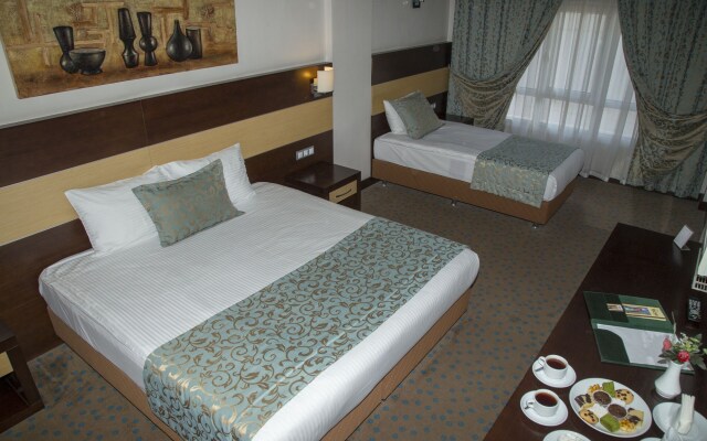Mom Hotel