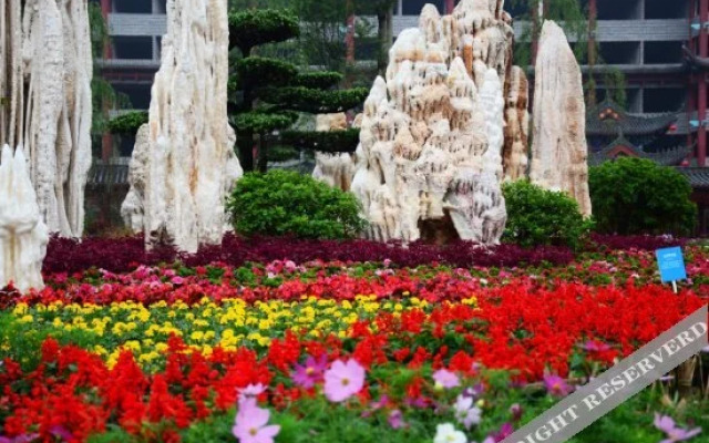 Hualongcheng Hotel