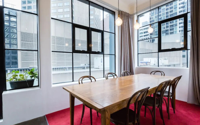 CYNTHIA, 2BDR Melbourne Apartment