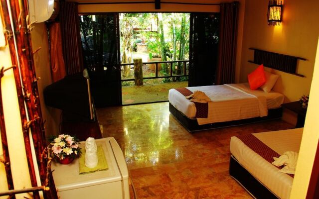 The Hub Erawan Resort