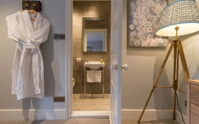 Atherstone Farmhouse & Cottage