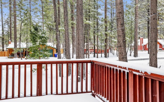2424-midnight Pines 3 Bedroom Cabin by RedAwning