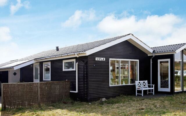 Quaint Holiday Home in Henne near Beach