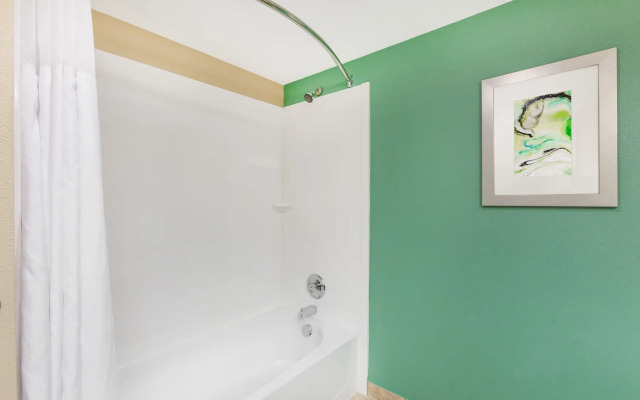 Baymont by Wyndham Midland Center