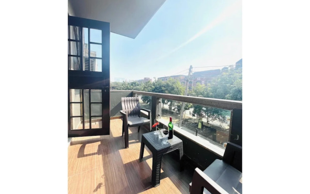 Olive Service Apartment-Golf Course Road