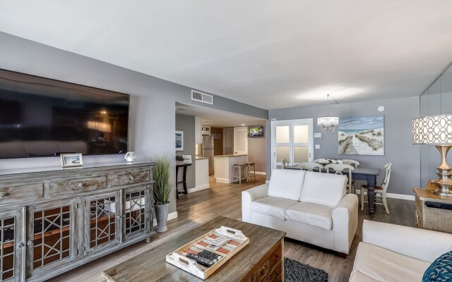 Holiday Surf & Racquet 402 2 Bedroom Condo by RedAwning