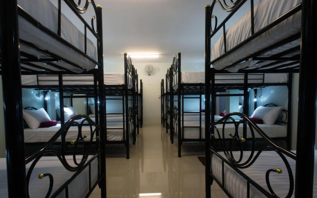 Plan B Hotel - Hostel