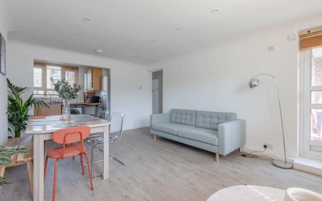 Spacious 3BD Flat, Close to Tube - Fulham!