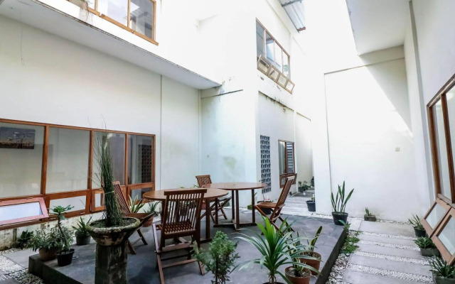 NIDA Rooms Jembatan Merah Depok