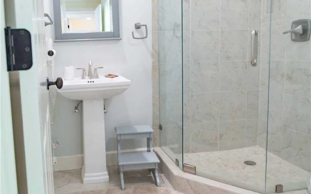 Windsor Place 303 by RedAwning