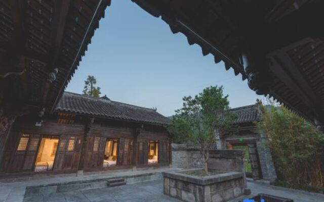 Qujia Courtyard Guesthouse