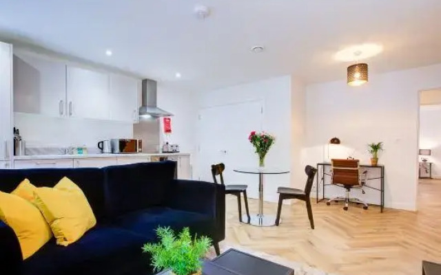 Hybrid Resi - Mitcham Close to Tooting and Wimbledon