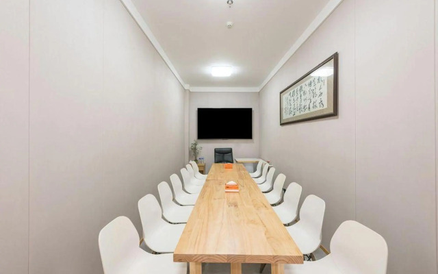 Happy Time Luxury Hotel (Beijing Fengtai Railway Station Jijiamiao Subway Station)