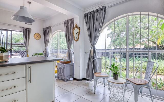 Chic Midtown Studio-1 Bed-solar-pool-fibre-samrand