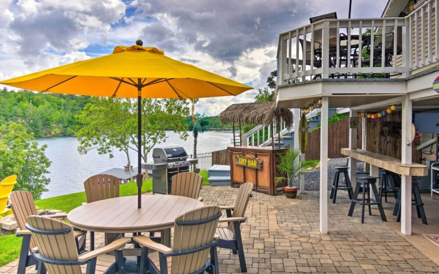 'paradise Lakehouse' in Hickory w/ Dock & Views!