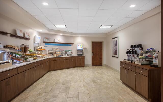 Holiday Inn Express Suites Augusta West -Ft Gordon