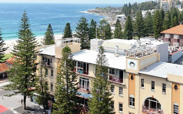 Mad Monkey Coogee Beach Hostel