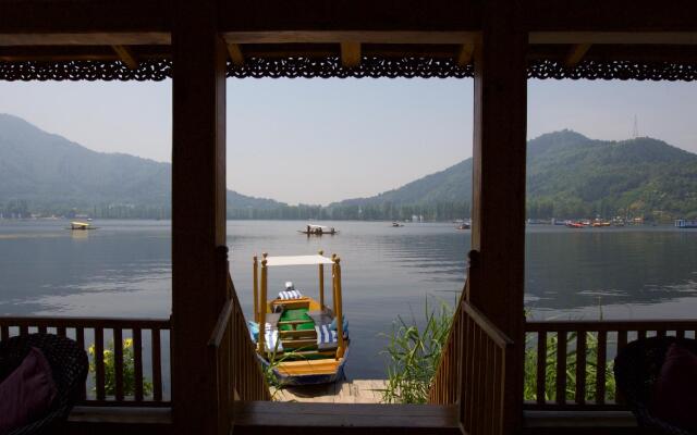 Sukoon Houseboat Kashmir