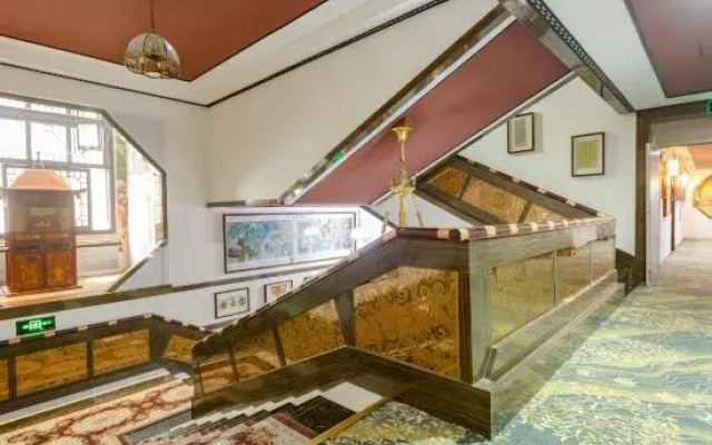 Yuyang Cultural Theme Hotel