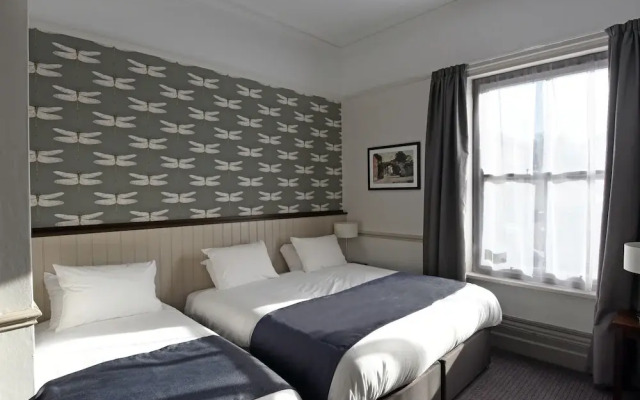Oaklands Hotel