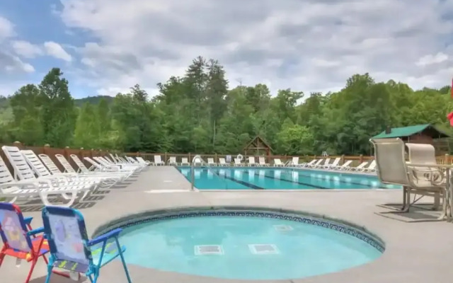 Awe-inspiring Estate w Pool Theater Fire Pit
