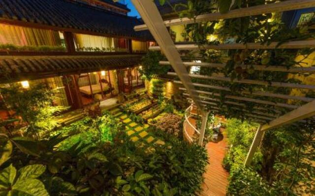 Colorful Flower Guesthouse
